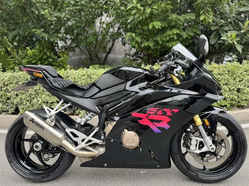 张雪机车 500RR