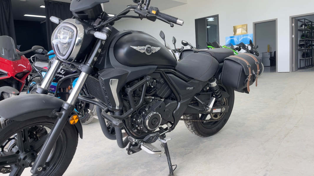豪爵 TR300