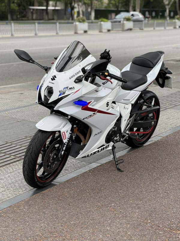 豪爵铃木 GSX250R