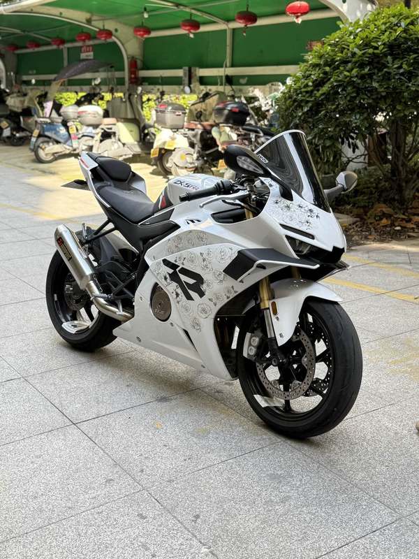 张雪机车 500RR