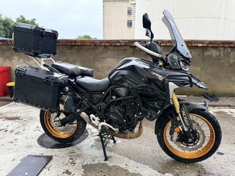 贝纳利 TRK702