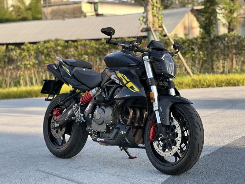 贝纳利 TNT600i
