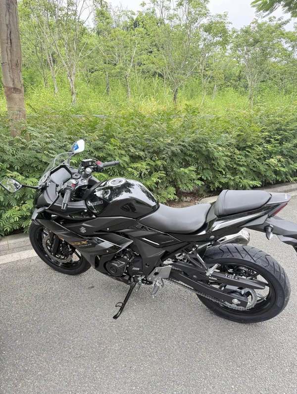 豪爵铃木 GSX250R