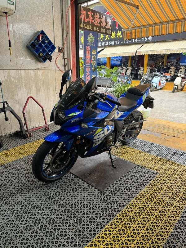 豪爵铃木 GSX250R