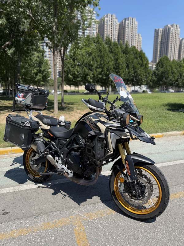贝纳利 TRK702