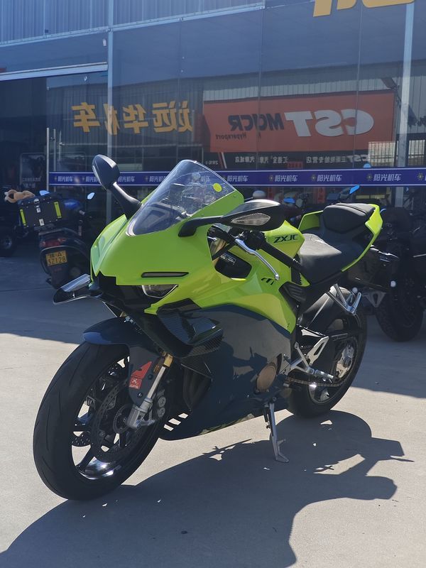 张雪机车 500RR