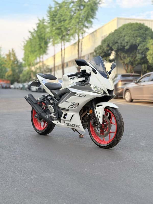 雅马哈 YZF-R3