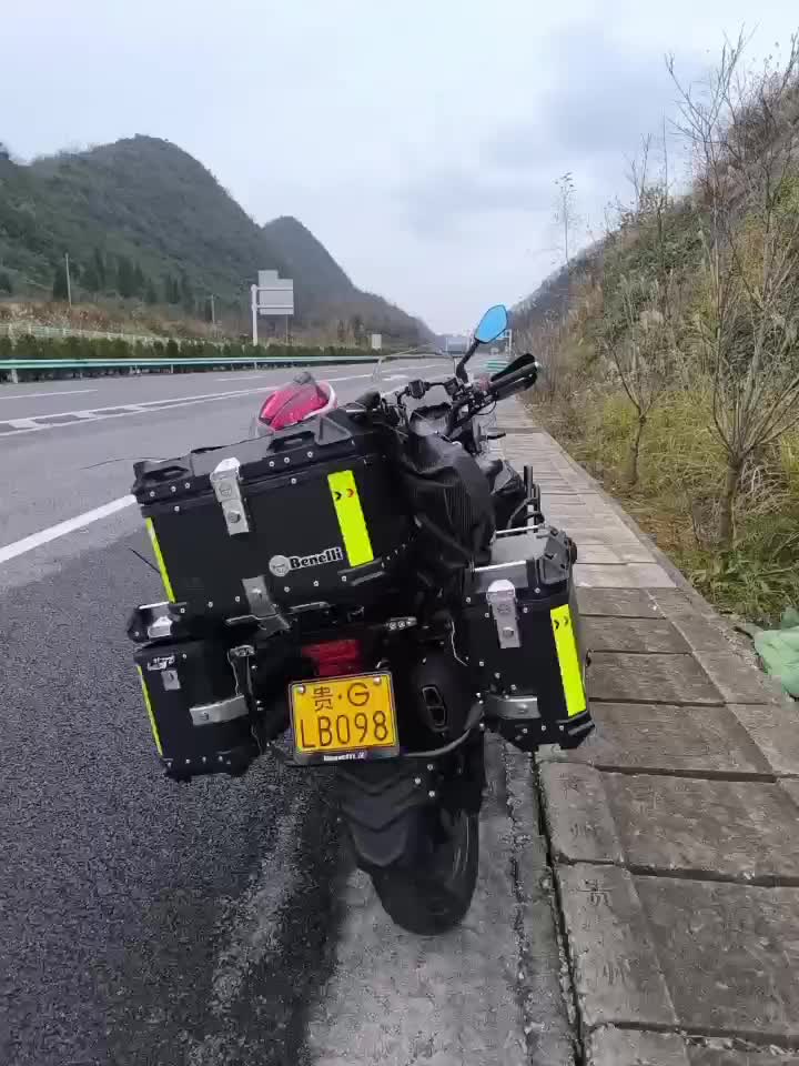 贝纳利 TRK552