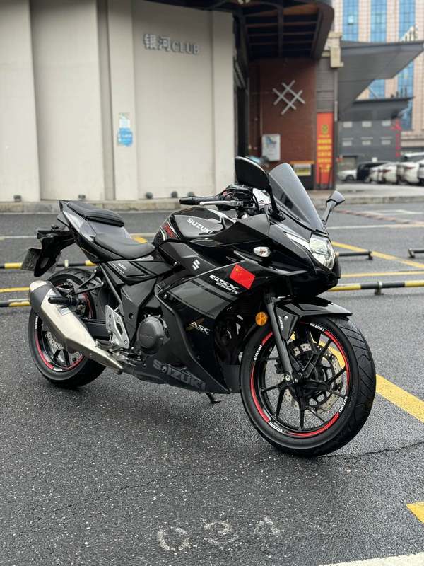 豪爵铃木 GSX250R