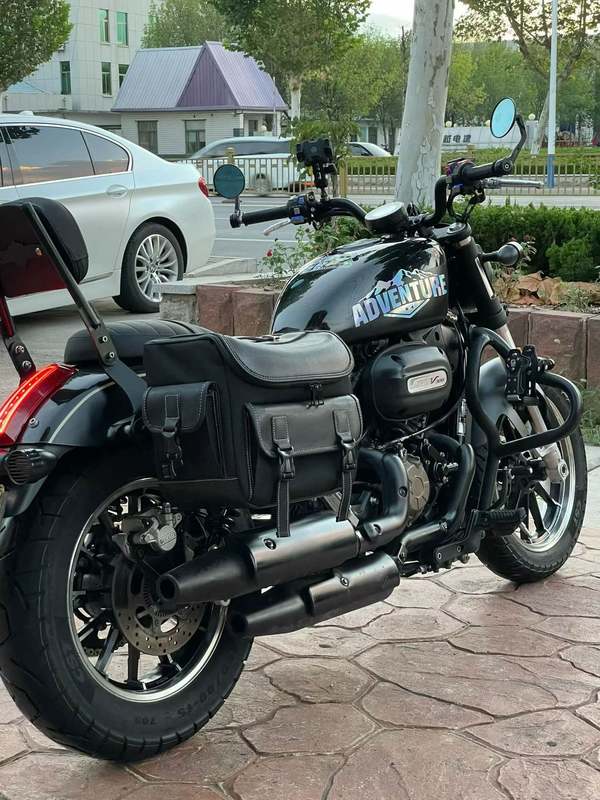 QJMOTOR 闪300S