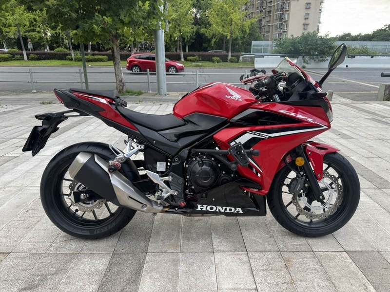 本田WING CBR400R
