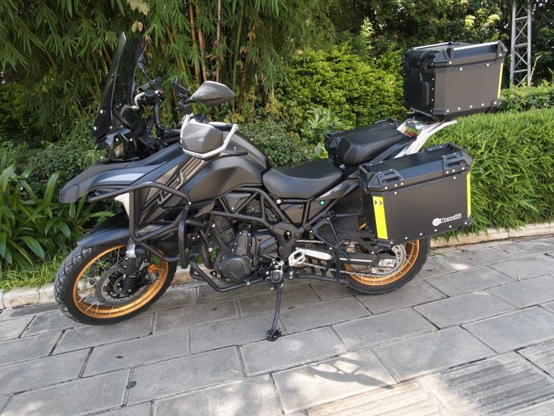 贝纳利 TRK702
