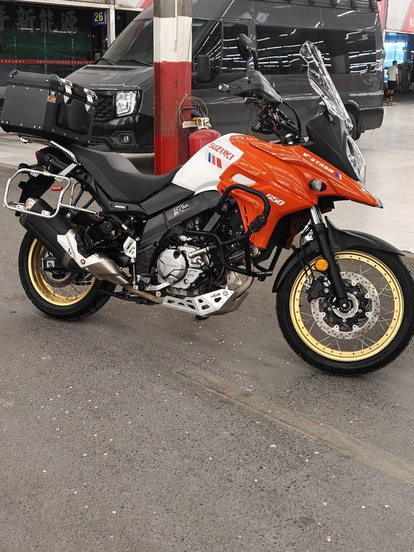 铃木 V-Strom 650