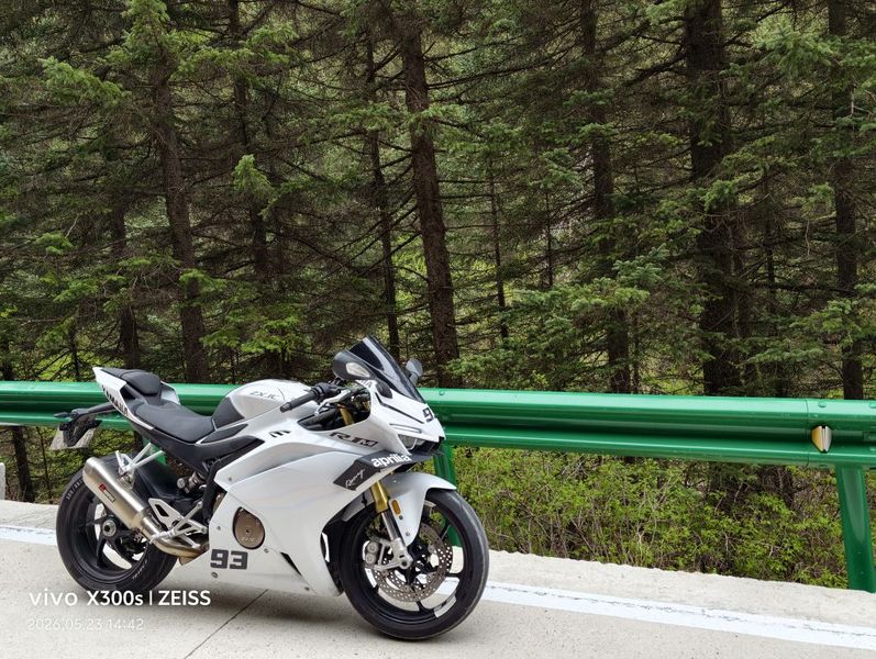 张雪机车 500RR