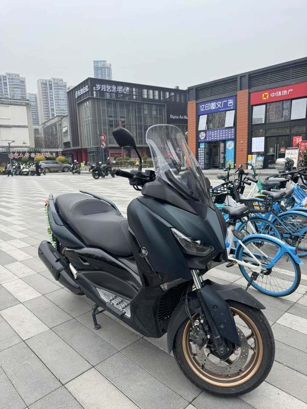 雅马哈 XMAX