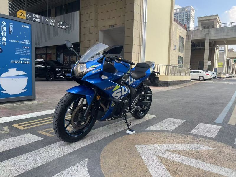 豪爵铃木 GSX250R