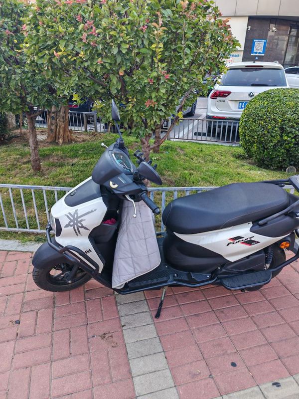 建设雅马哈 旭鹰125