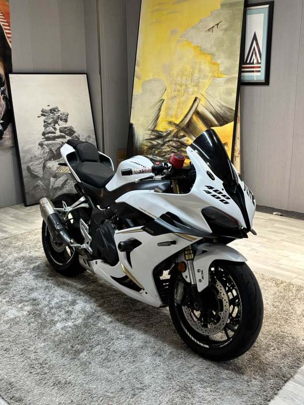 QJMOTOR 赛800