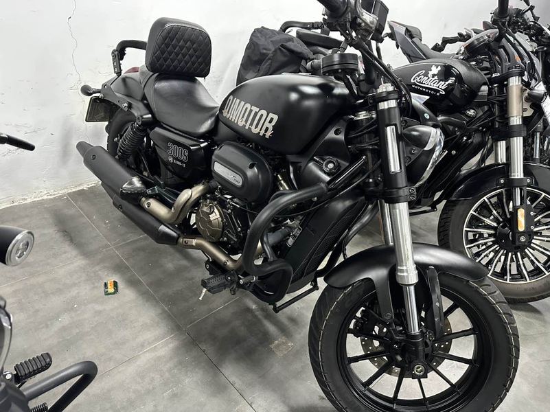 QJMOTOR 闪300S