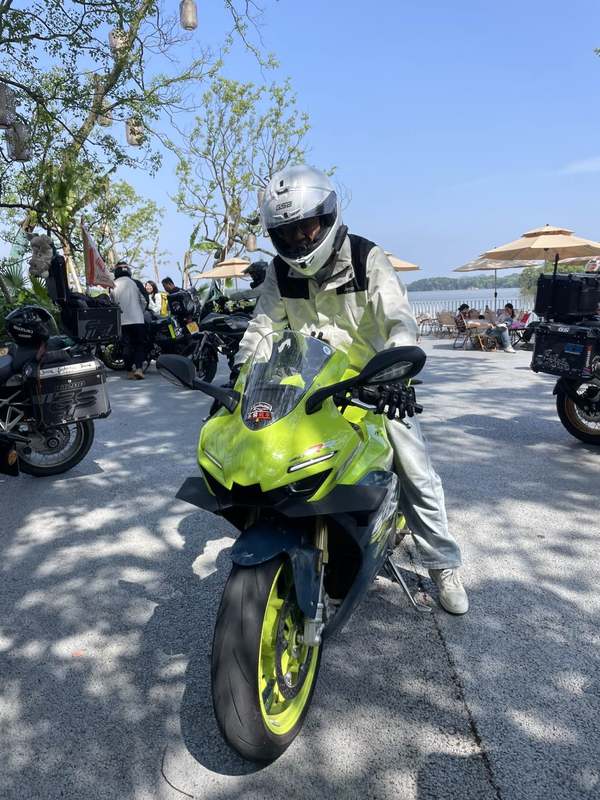 张雪机车 500RR