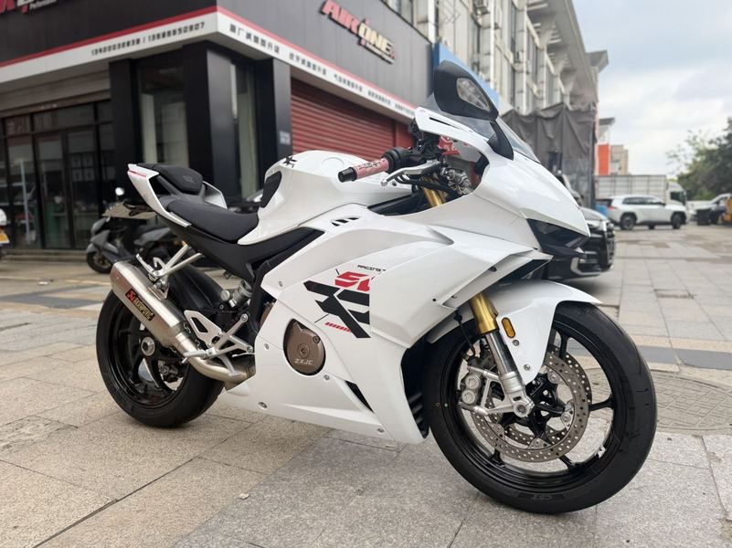 张雪机车 500RR
