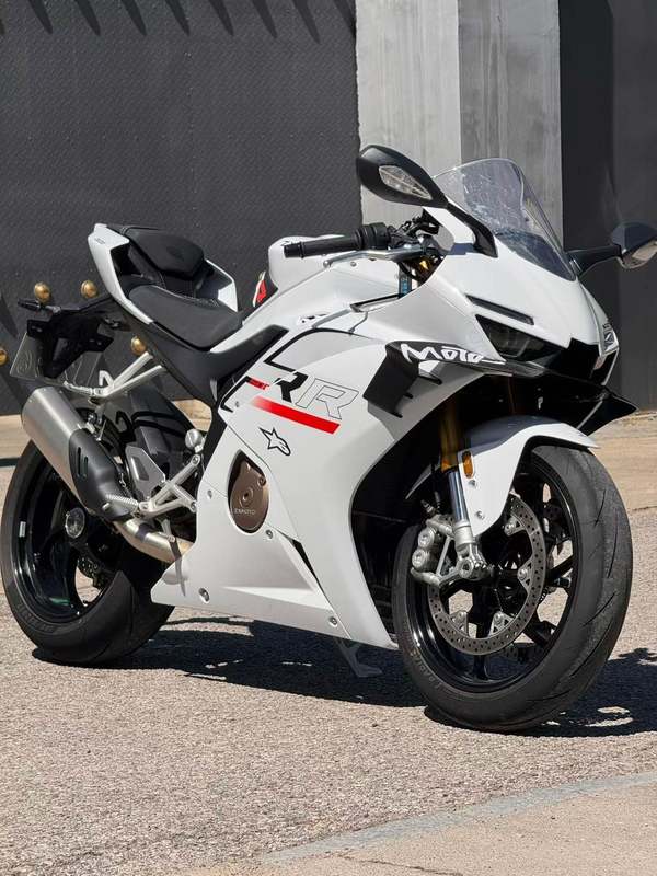 张雪机车 500RR