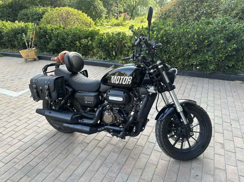 QJMOTOR 闪300S
