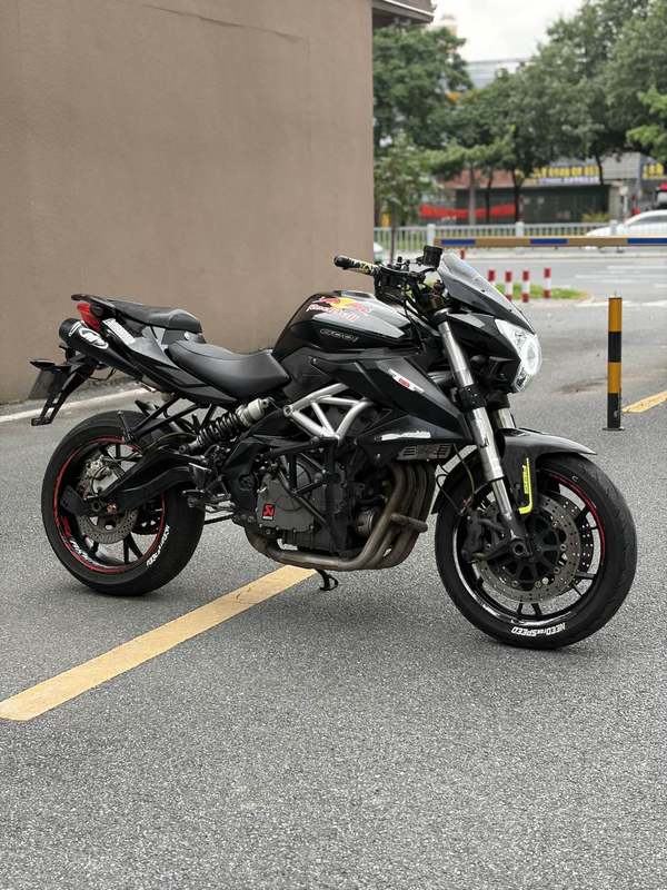 贝纳利 TNT600i