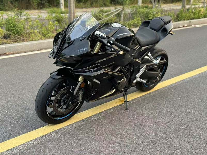 QJMOTOR 赛800
