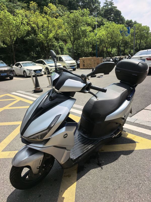 QJMOTOR 鸿125