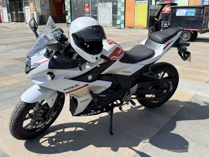 豪爵铃木 GSX250R