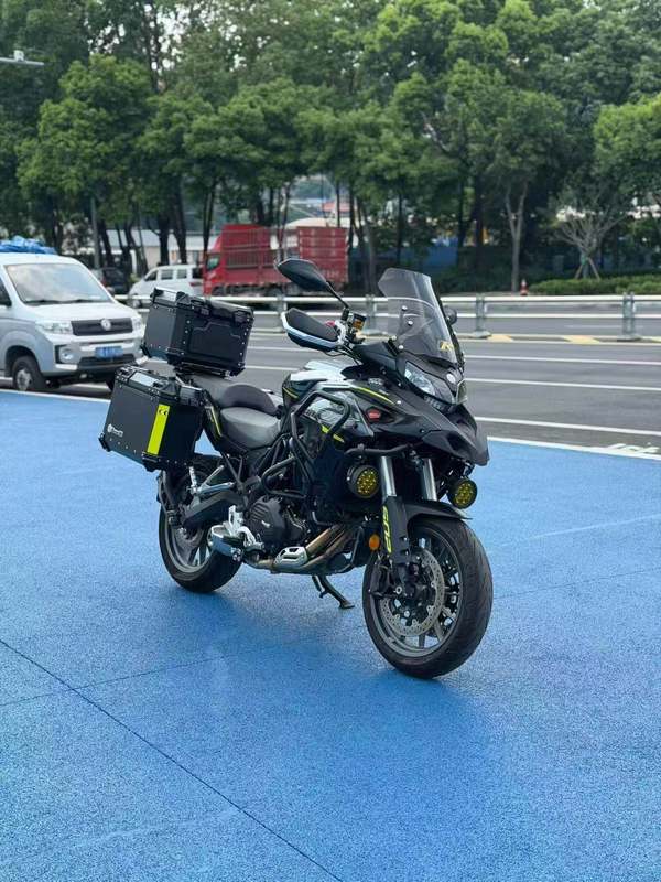 贝纳利 金鹏 TRK502