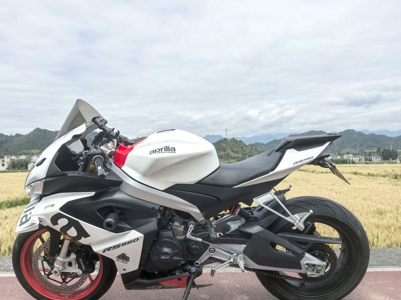 阿普利亚 RS 660 