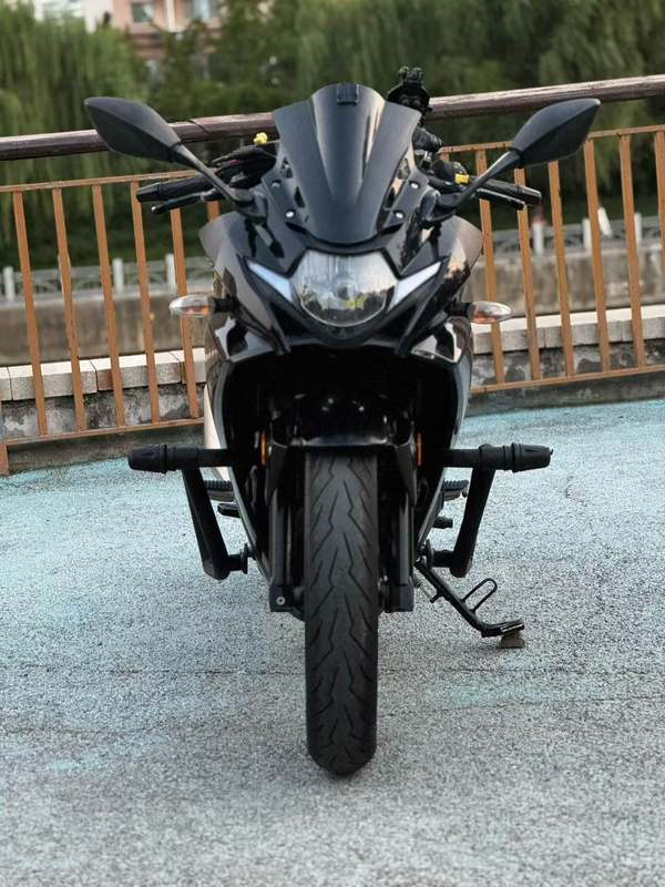 豪爵铃木 GSX250R