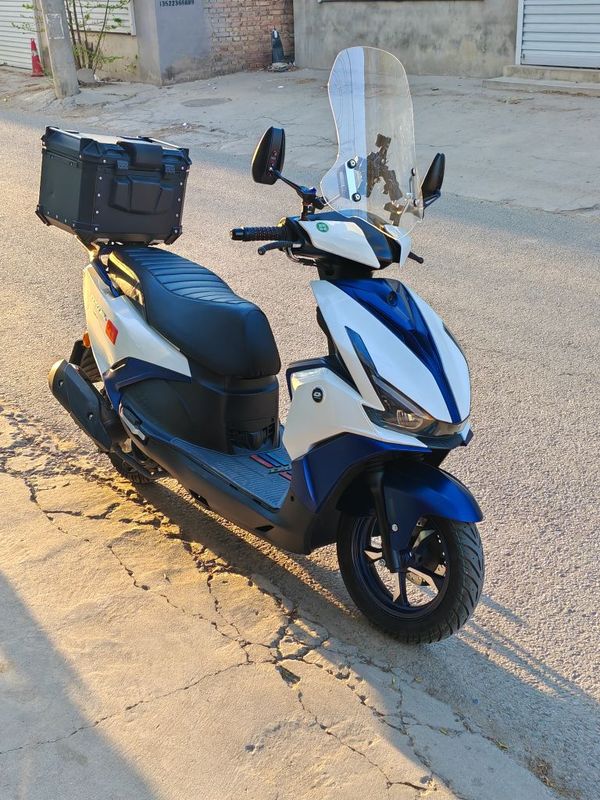 QJMOTOR 鸿125