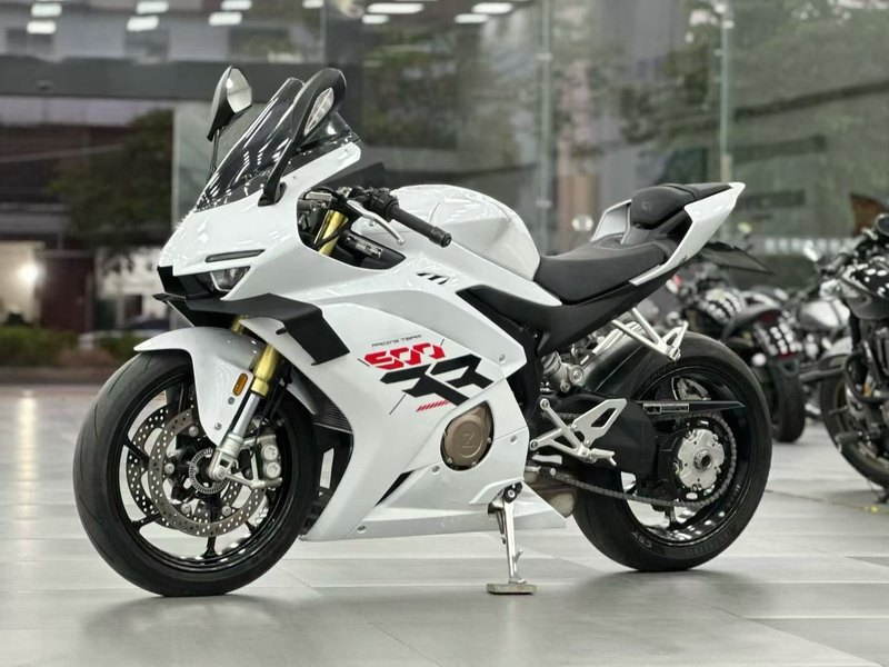 张雪机车 500RR