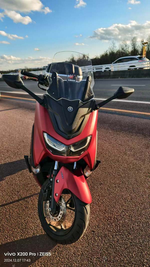雅马哈 NMAX