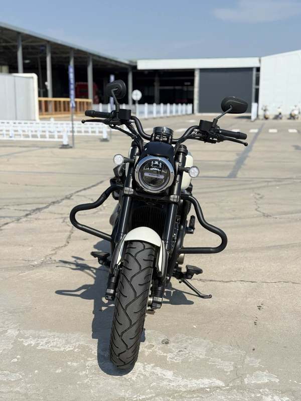 QJMOTOR 闪300S