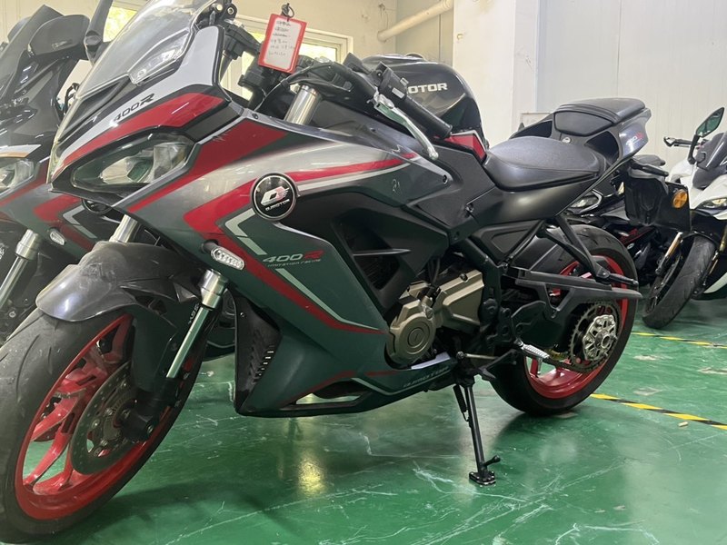QJMOTOR 赛400