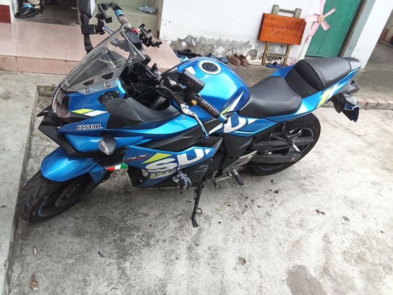豪爵铃木 GSX250R