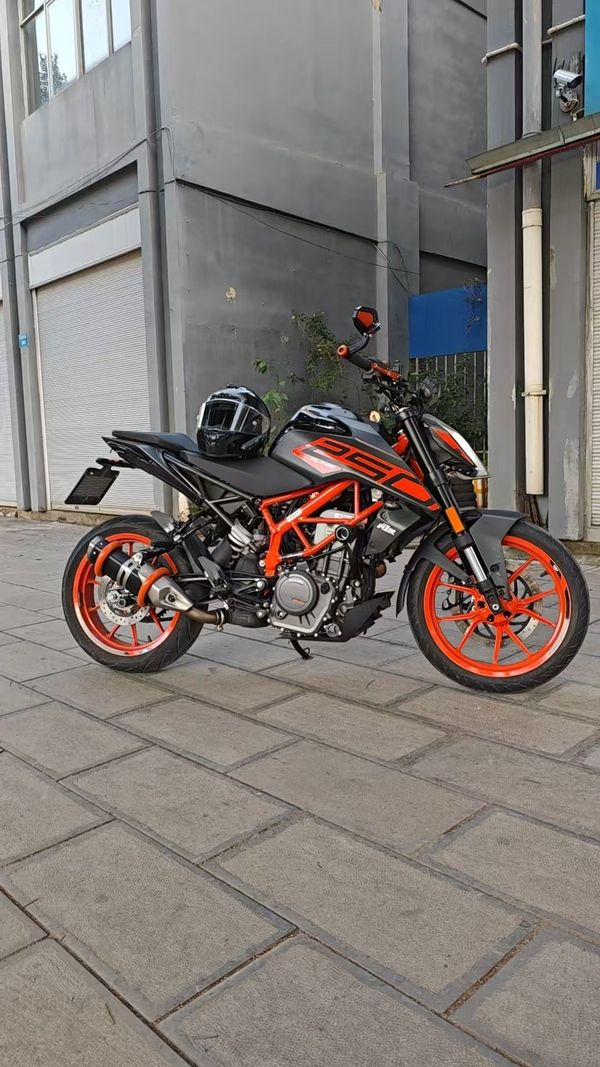 KTMR2R 250 Duke