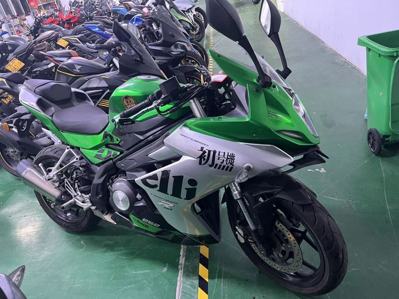 贝纳利 龙卷风 Tornado 252R