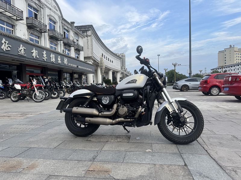 QJMOTOR 闪300S