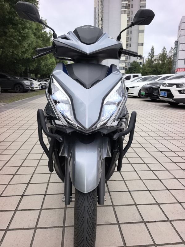 新大洲本田 裂行 RX125Fi