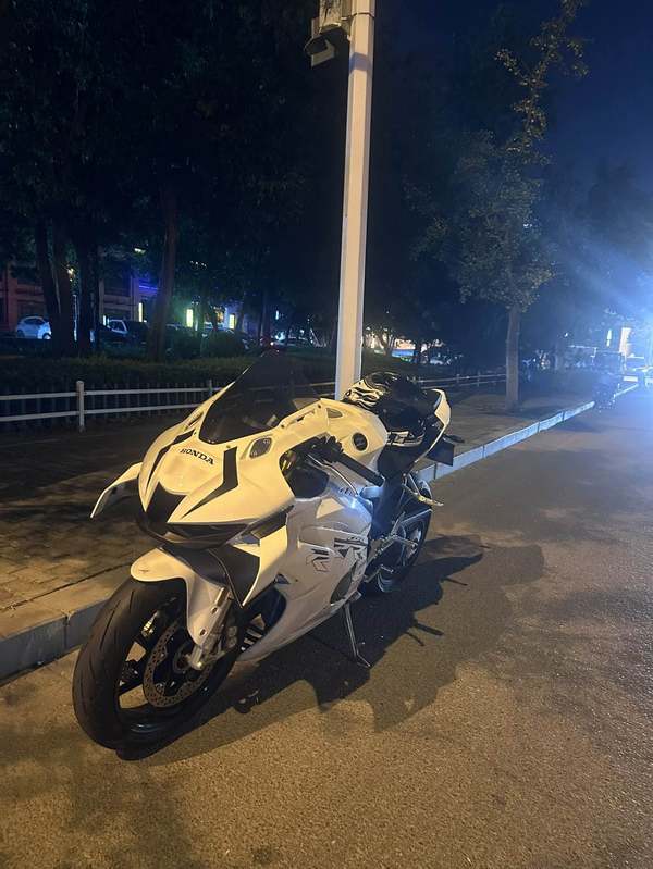 张雪机车 500RR