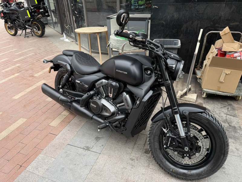 QJMOTOR 闪600