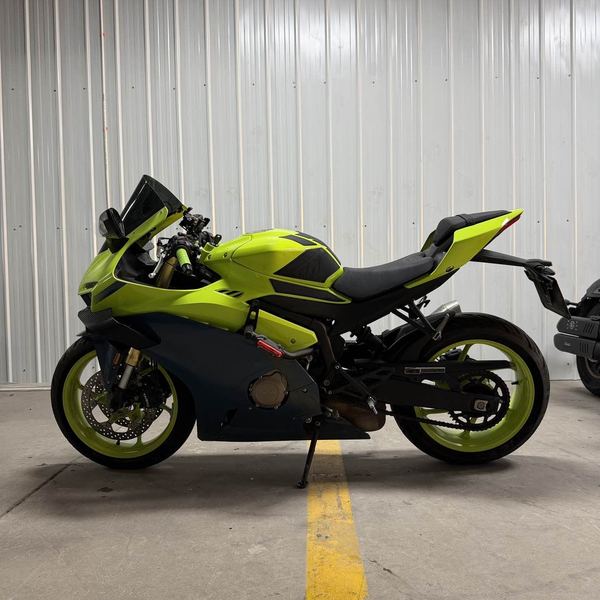 张雪机车 500RR