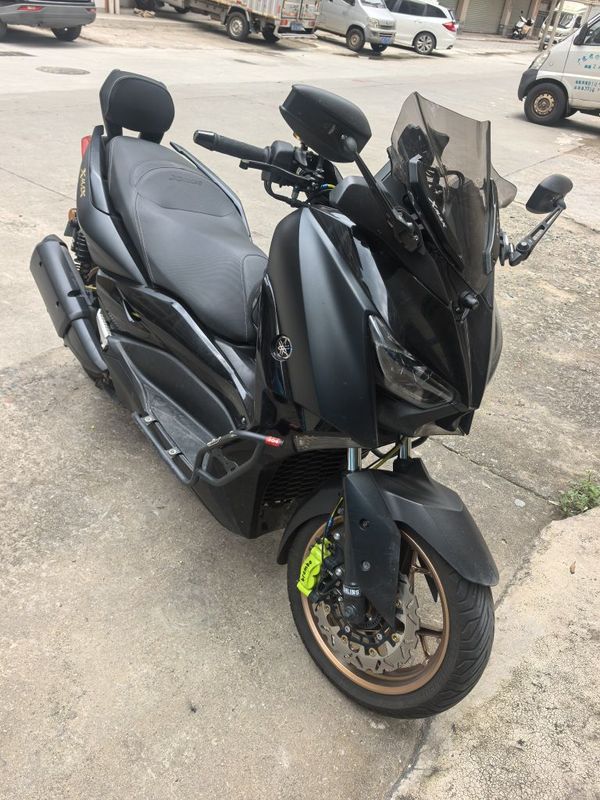 雅马哈 XMAX