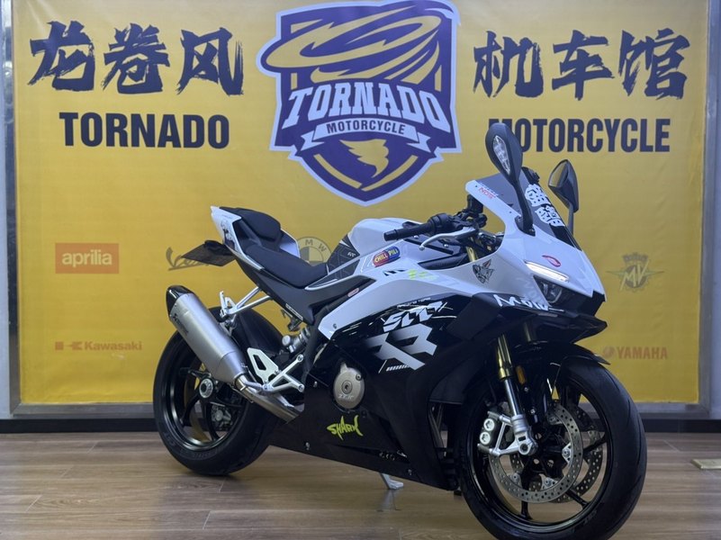 张雪机车 500RR