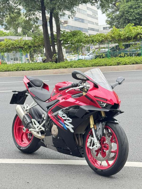 张雪机车 500RR